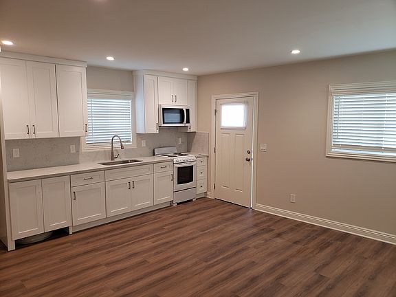 4th image of 5544 McCulloch Ave #K