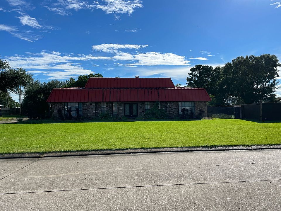 1st image of 425 Meadowgreen Dr