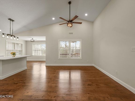 5th image of 3017 Zachary Pointe Ln
