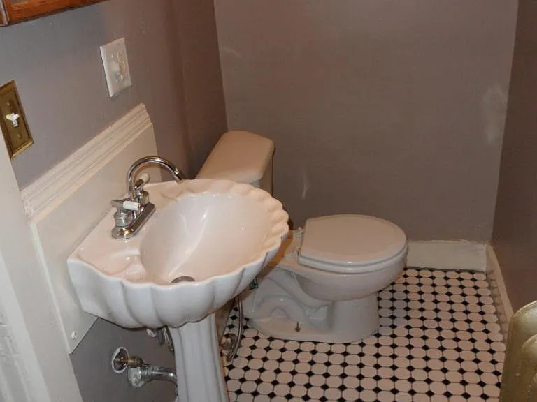 1316 E 10th St #1 — Photo 8