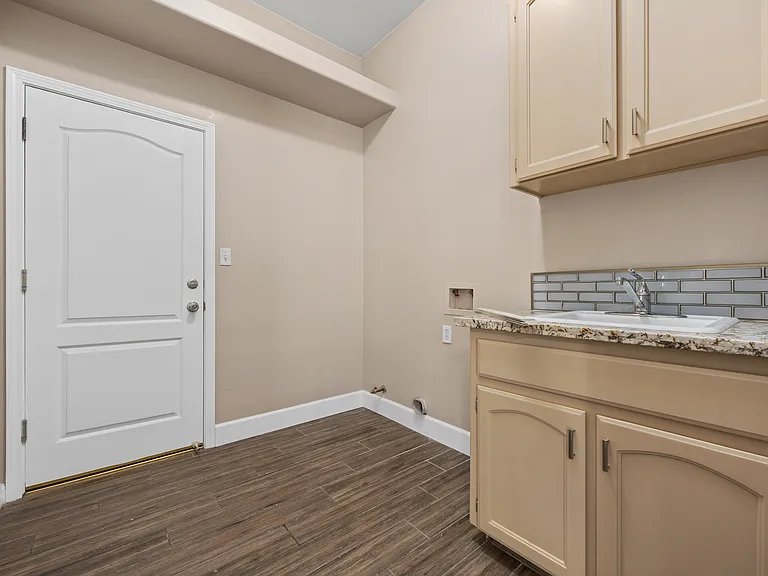 7005 Colony Park Dr — Photo 17