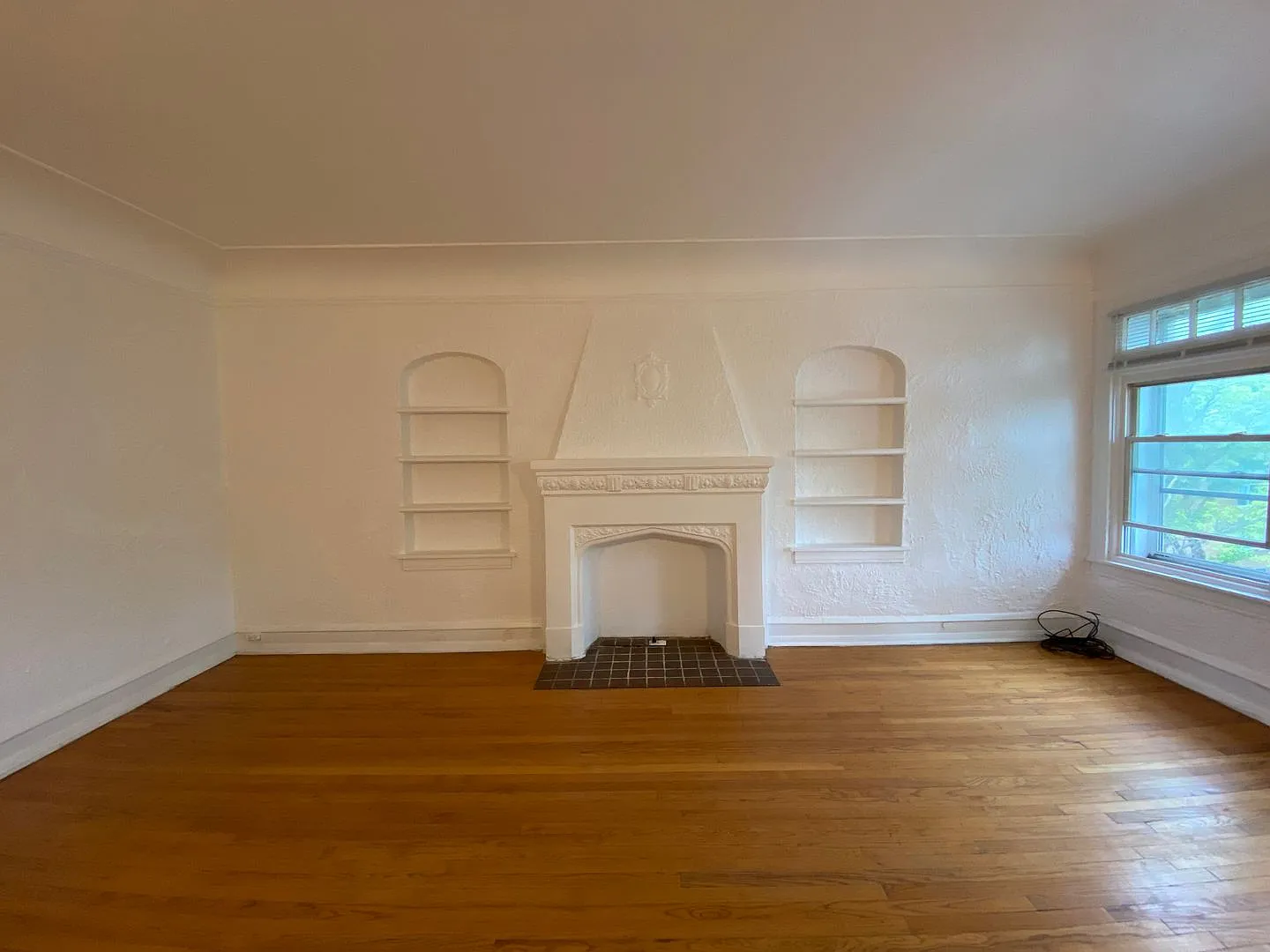 2 bed, 1000 sqft, $1,900 — Photo 4