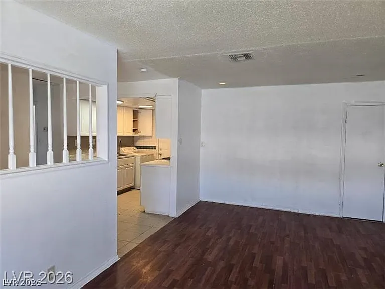 817 Duquesne Ave — Photo 6