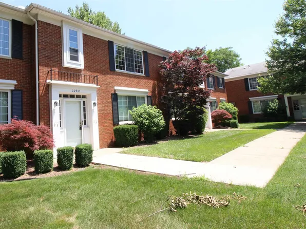 20931 Wildwood Dr APT 224, Harper Woods, MI 48225