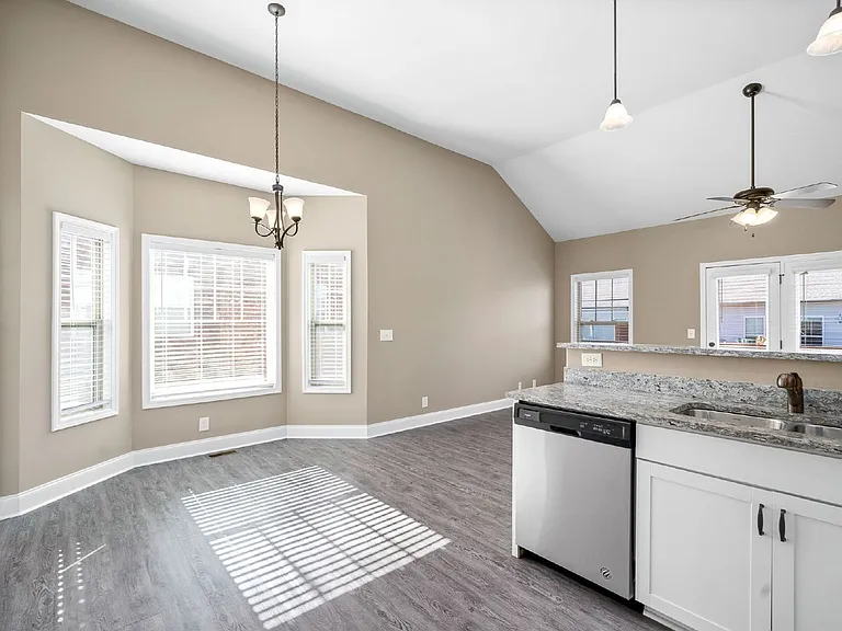 172 Dundee Dr — Photo 18