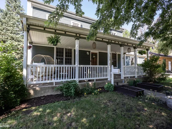 707 N 4th St, Clear Lake, IA 50428