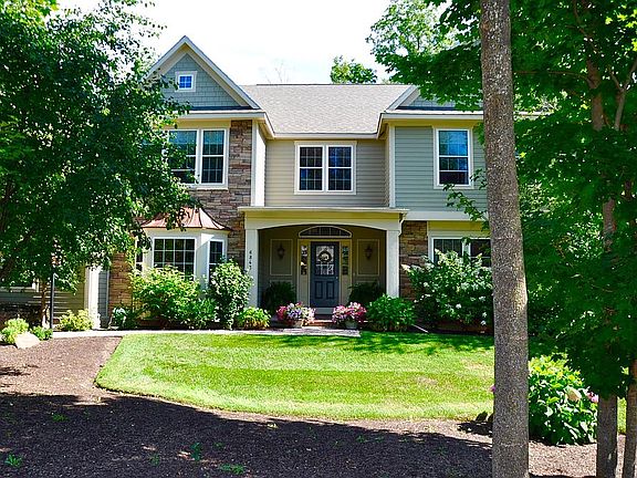 3rd image of 6843 Holliston Cir