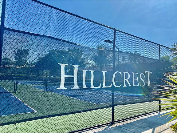 4th image of 901 Hillcrest Dr APT 611