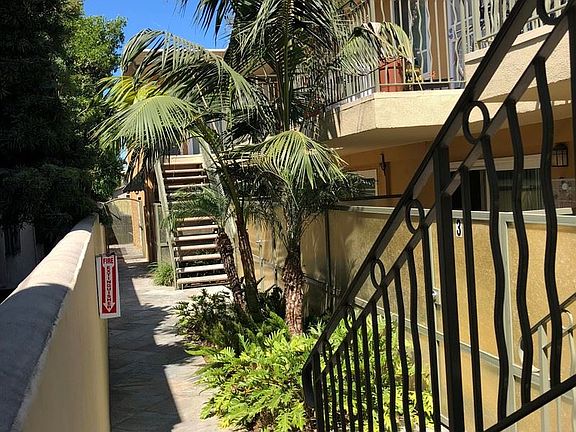 4th image of 394 Coronado Ave APT 04
