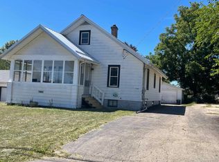 1738 S Oak Ave, Freeport, IL 61032