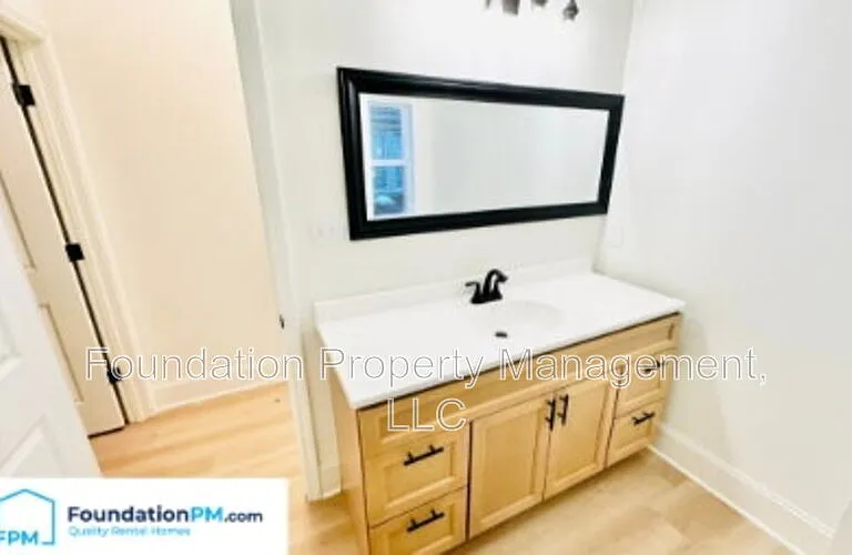 910 Dickinson St — Photo 15