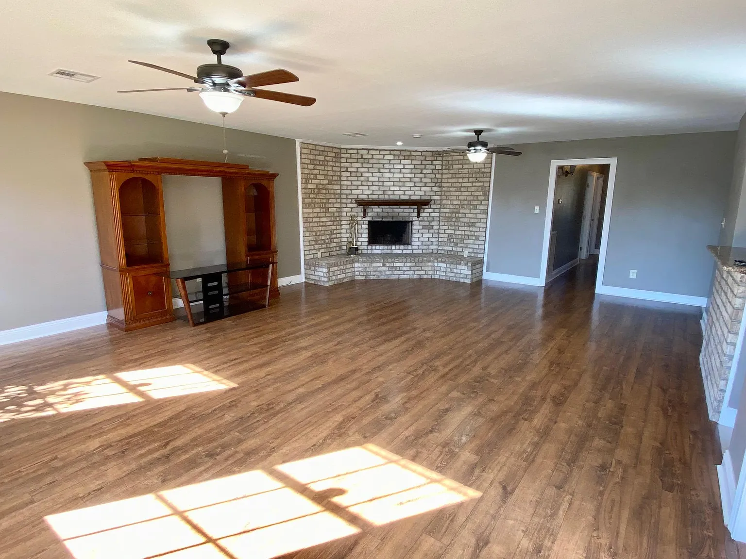 3 bed, 1975 sqft, $2,400 — Photo 4