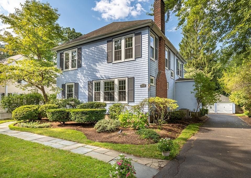 1st image of 32 Woodlawn Ave