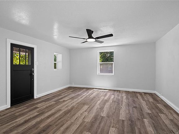 3rd image of 207 W 3rd St