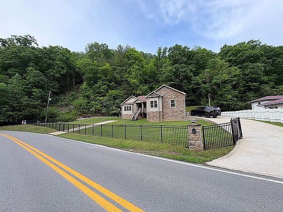 5th image of 1852 Raccoon Rd
