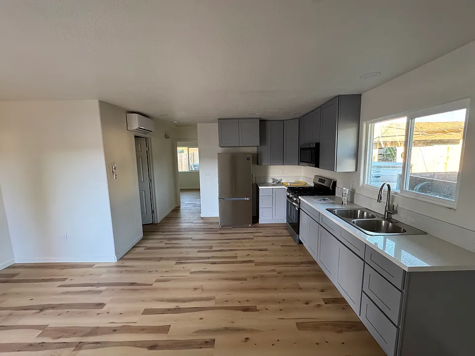 400 N M St #D