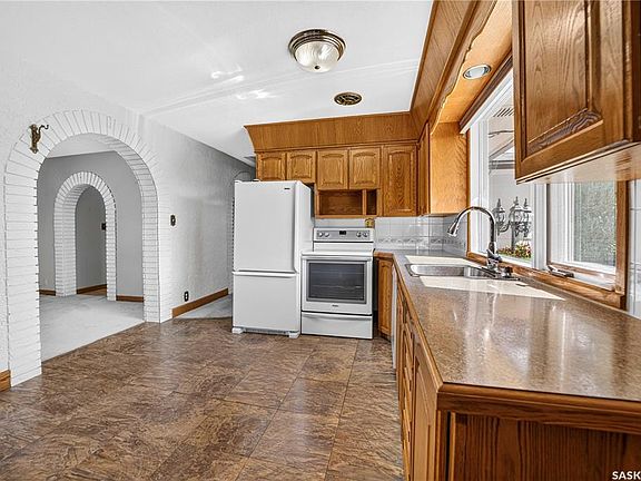 5th image of 27 Ellison CRESCENT