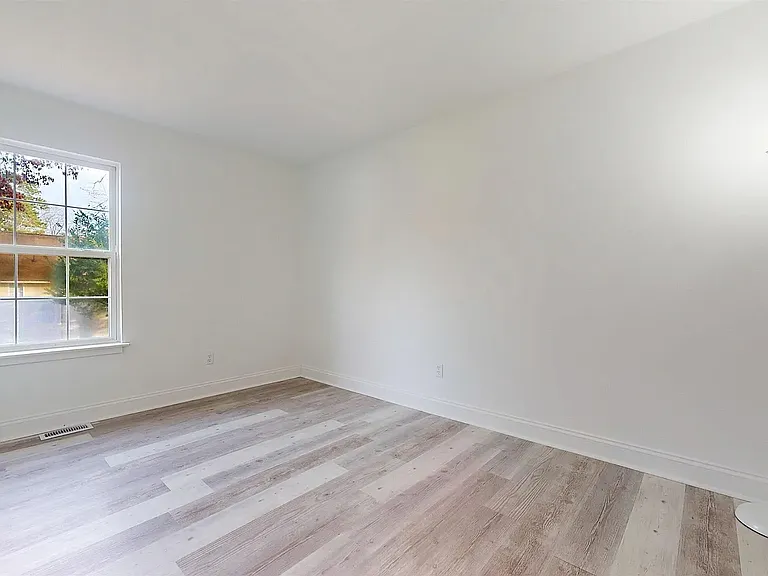 450 Redwood Ave — Photo 10