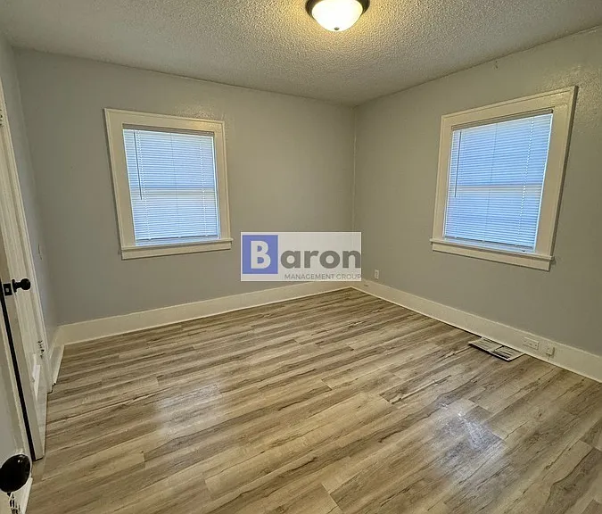 1918 Johnson St — Photo 5