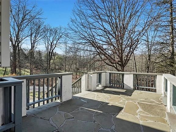 5th image of 15 Rumsey Ln