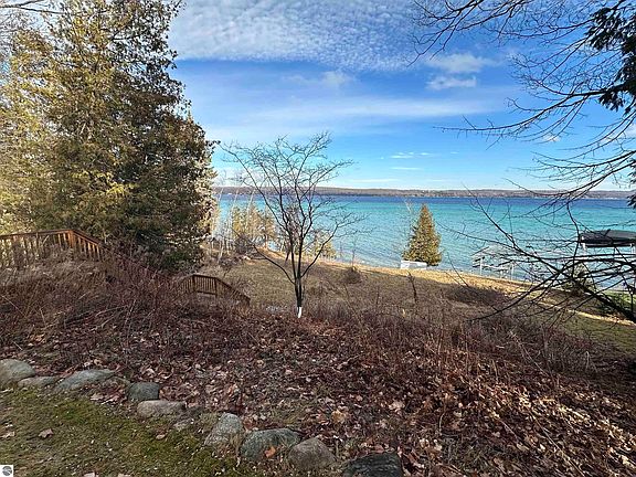 4th image of 709 NW Torch Lake Dr