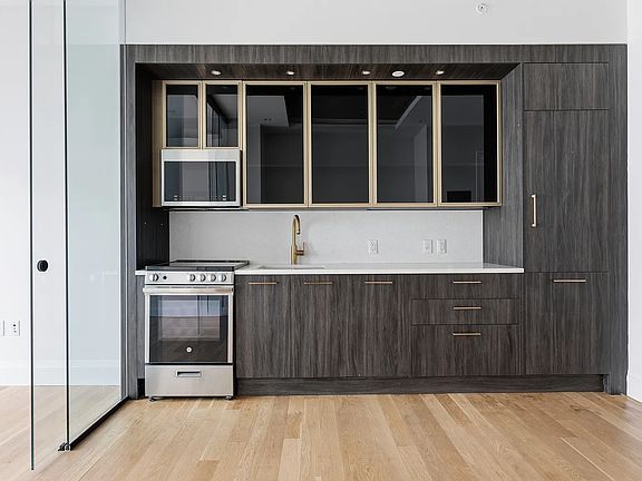 4th image of 329 Gates Ave #503A