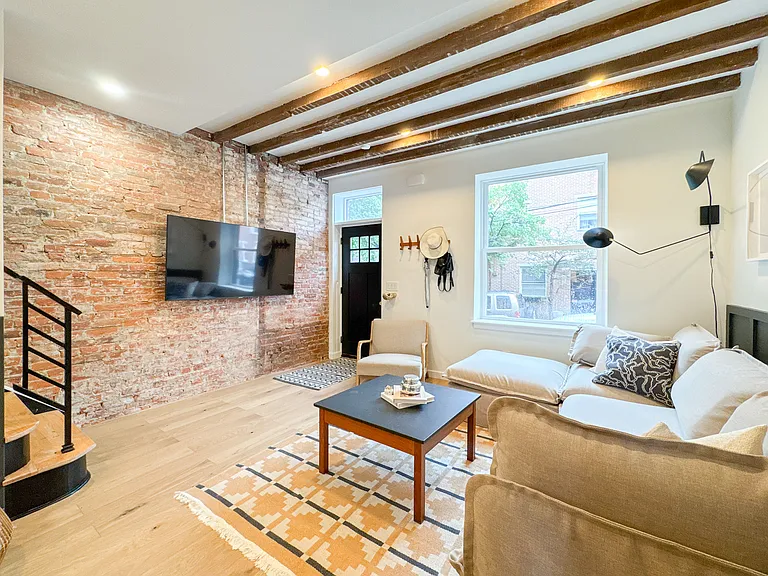 637 Belgrade St — Photo 3