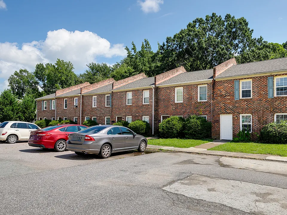3411 Chalfont Dr