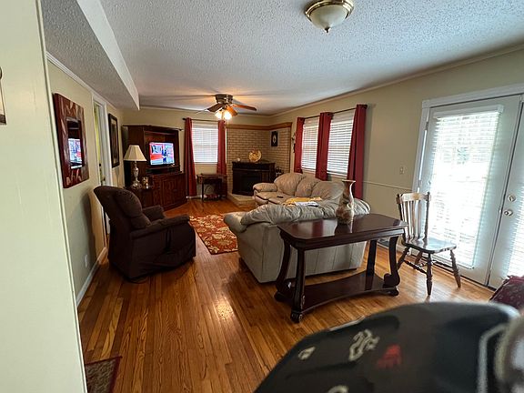 3rd image of 3324 E Helena Dr NW
