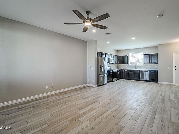 4th image of 38 E 14th Pl #102