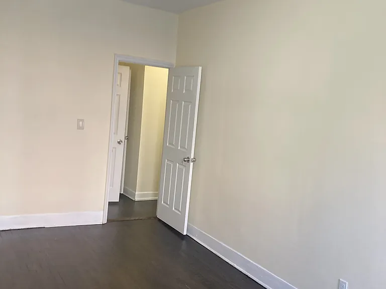 45-54 39th Pl #2E — Photo 9