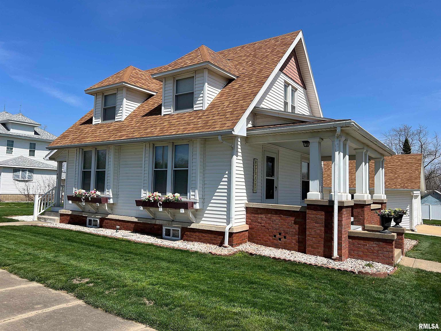 105 S John St, Table Grove, IL 61482 Zillow