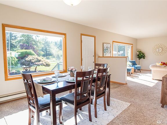 Well Lit Entry with Dining & Living room close by!