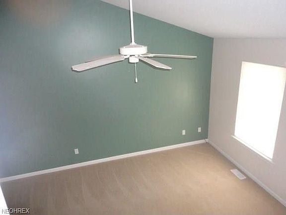 5th image of 939 Jerry Dr