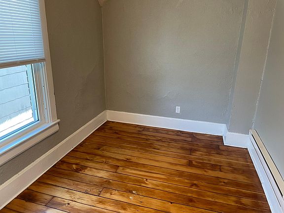 4th image of 503 Forest St N #2