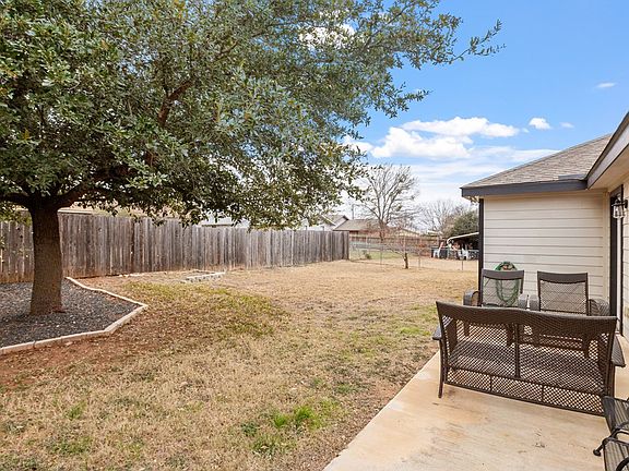 4th image of 205 Green Oaks Loop