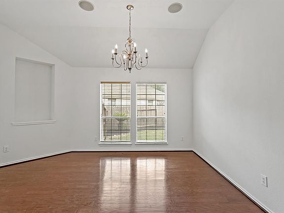 5th image of 2001 Balsam Lake Ln