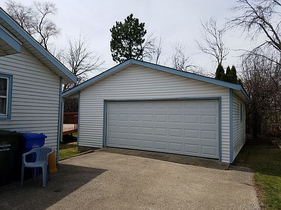 3rd image of 414 Hoover Dr