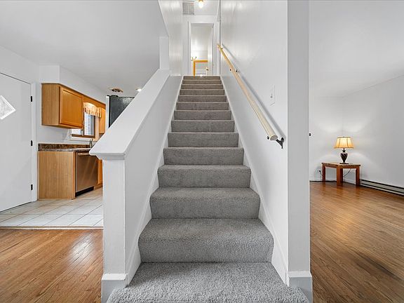 3rd image of 18W100 Lowell Ln #100