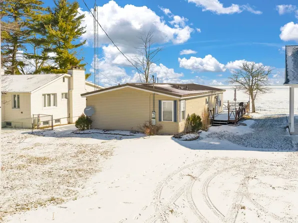 8723 Lakeshore Rd, Lexington, MI 48450