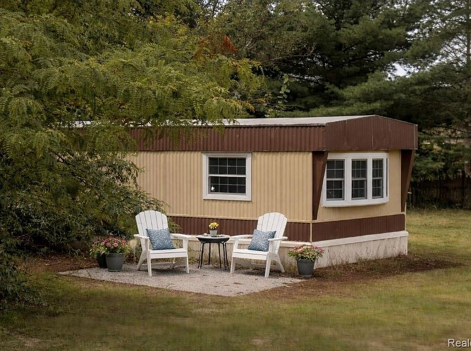 1st image of 1674 Sunburst St
