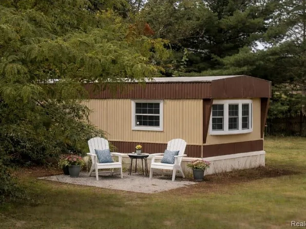 1674 Sunburst St, Grawn, MI 49637