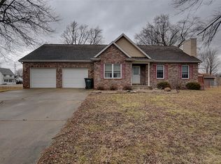 306 Moon St, Forsyth, IL 62535