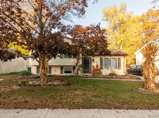 15570 Orchard St, Romulus, MI 48174