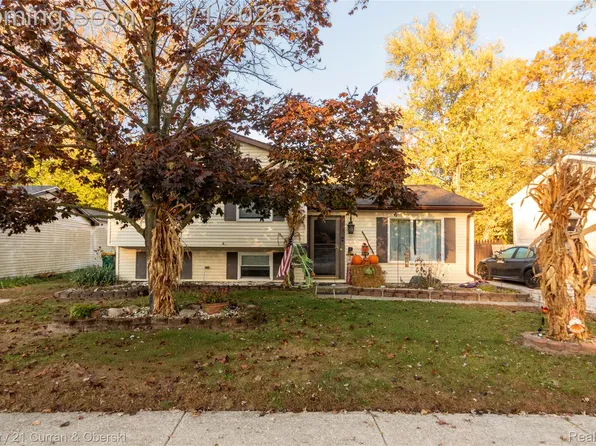 15570 Orchard St, Romulus, MI 48174