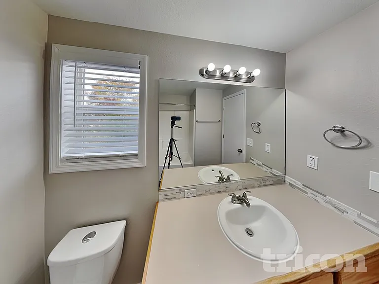 3402 NE 165th Ave — Photo 7