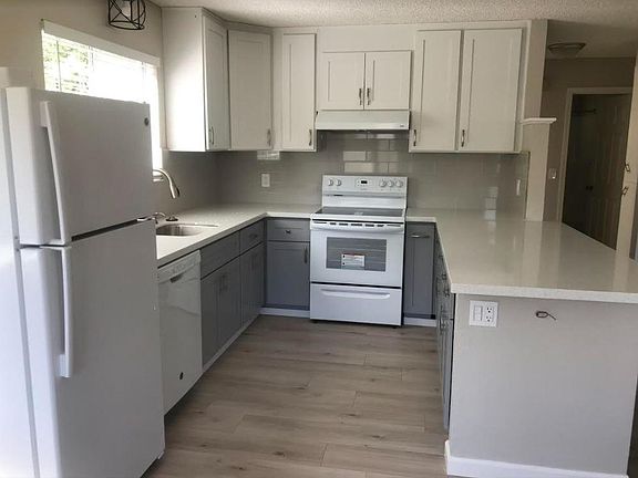 2nd image of 2644 Woodridge Ct APT 25