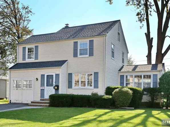 76 Ackerman Ave, Elmwood Park, NJ 07407