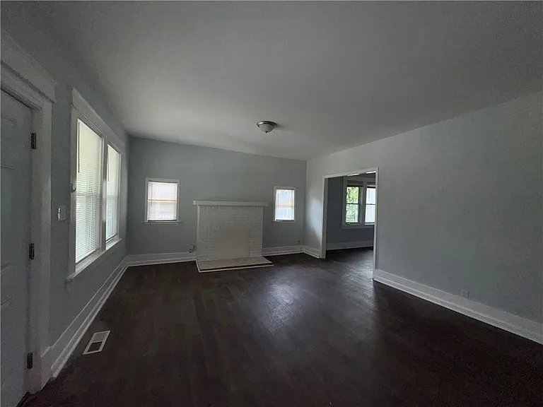 1462 Lucile Ave SW — Photo 4