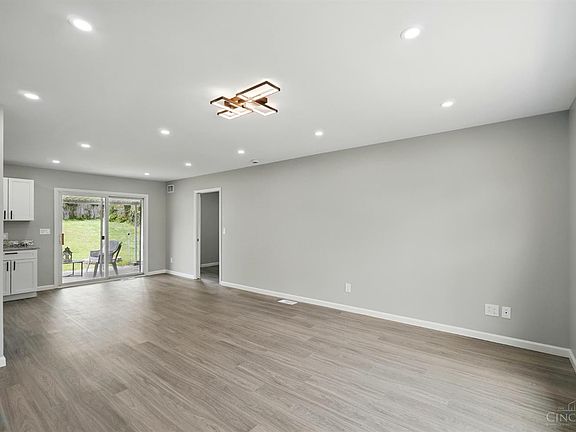 5th image of 736 Mohican Dr